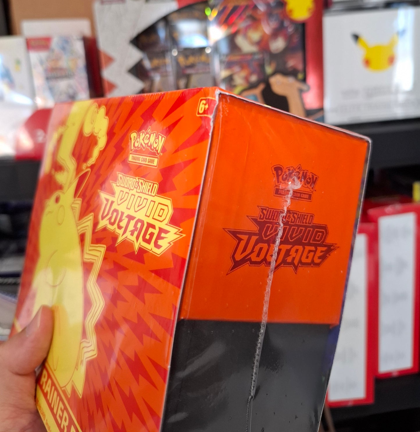 Vivid Voltage Elite Trainer Box (ETB)**